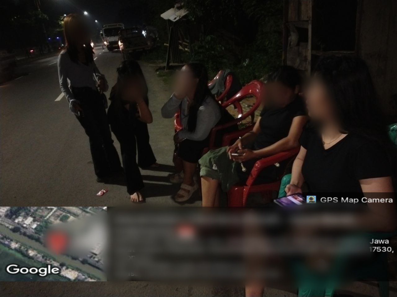 Petugas lapangan grafiss sedang melakukan edukasi kepada wps jalanan